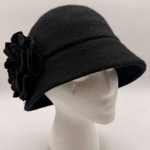 K Accessories Black Cloche Hat with Rosette – 56 cm